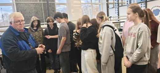 Практическая работа на учебном стенде в электромастерской ВЭМТ