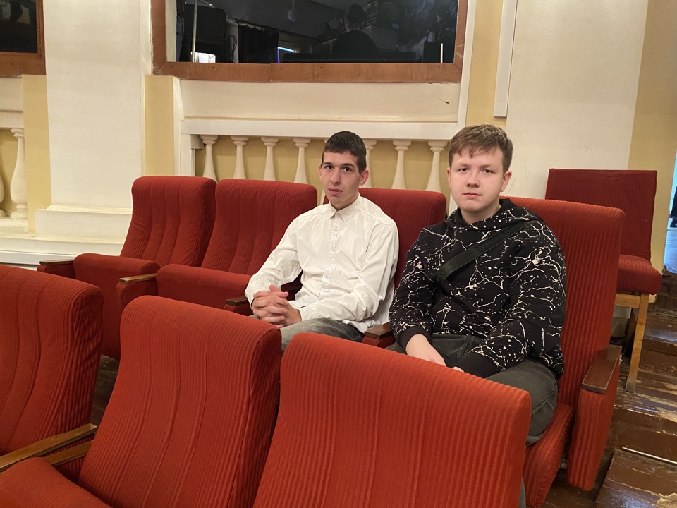 Студенты ВЭМТ в театре